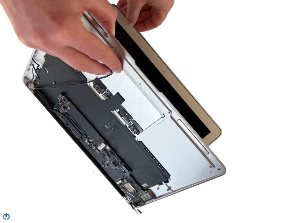 demonter-ecran-macbook-air-A1466