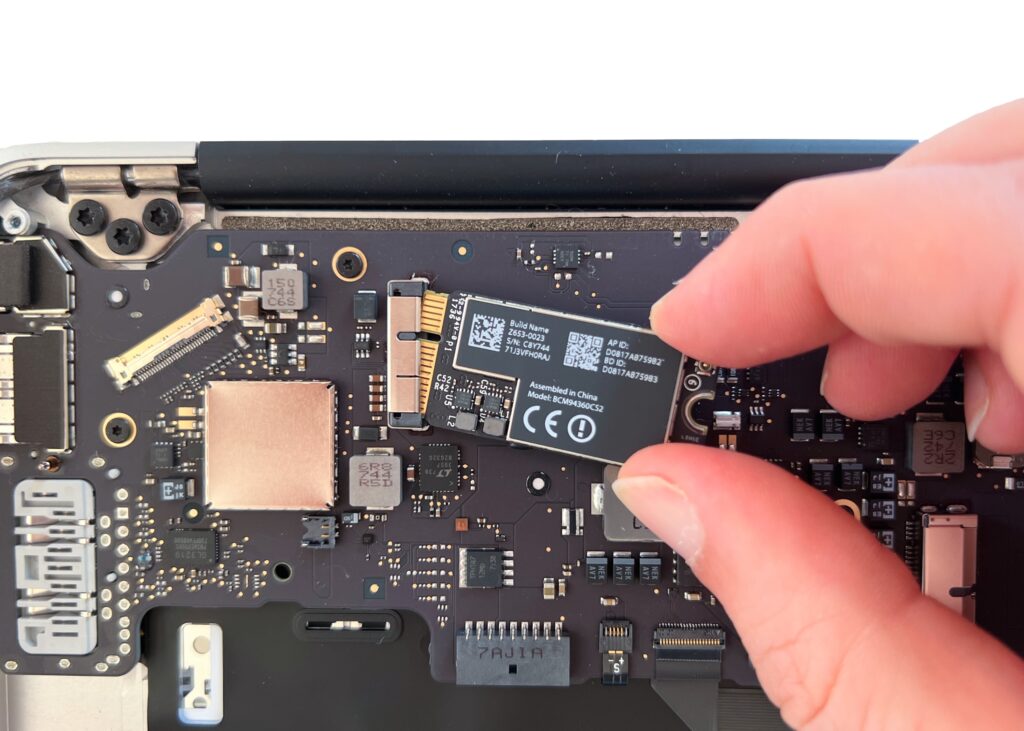 remplacer-carte-wifi-A1466